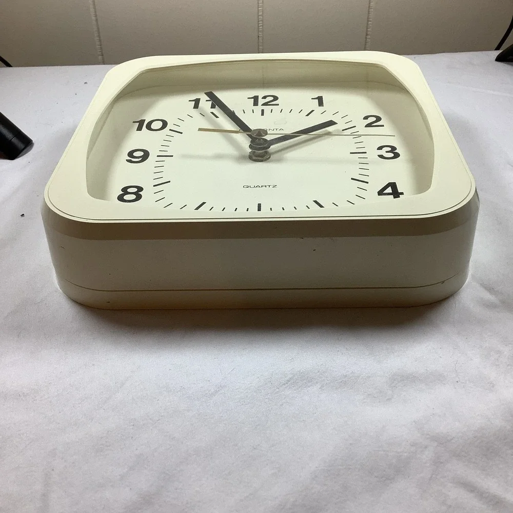Micronta Quartz Alarm Clock Analog Beige Radio Shack Desk